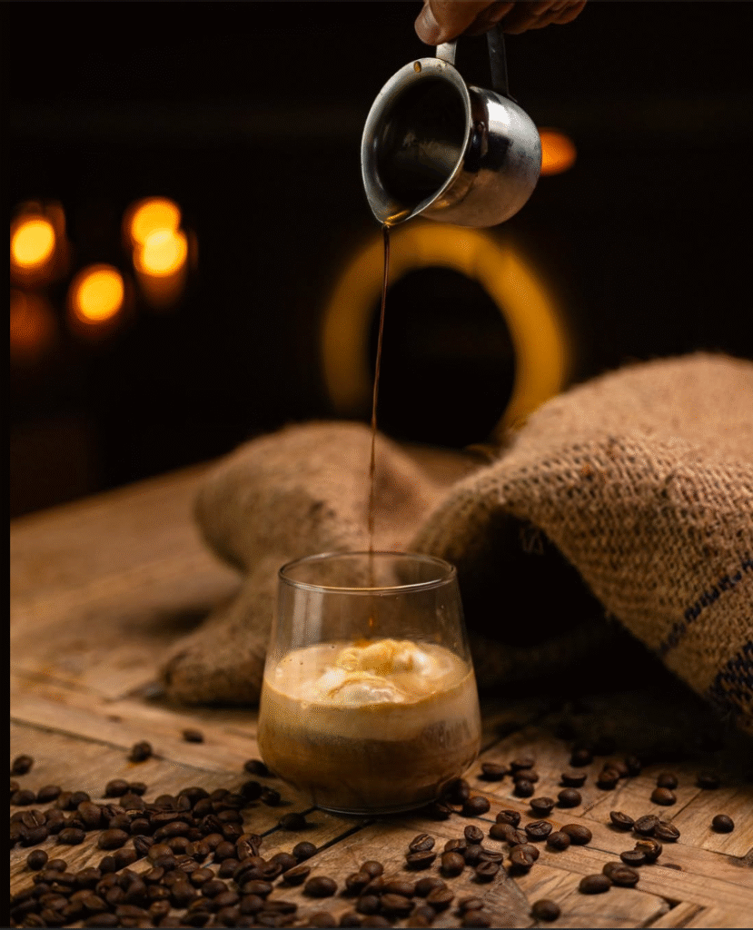 Interior acogedor de Ensambles Café Consciente en Coatepec con ambiente sustentable